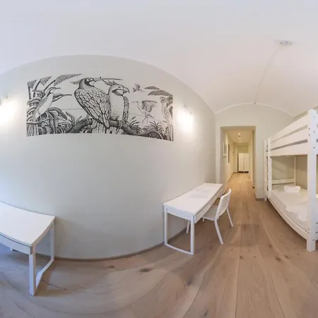 Tomato Backpackers Hotel Torino