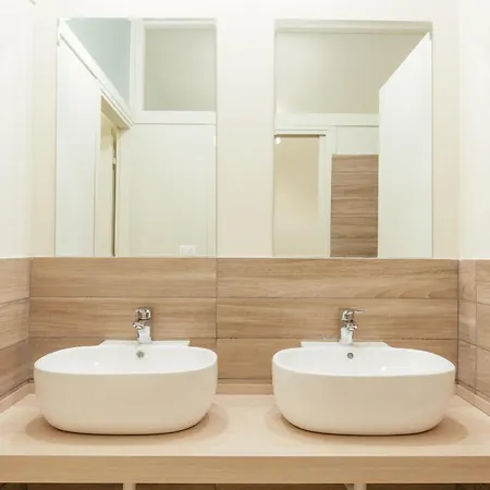 Tomato Backpackers 2* Torino