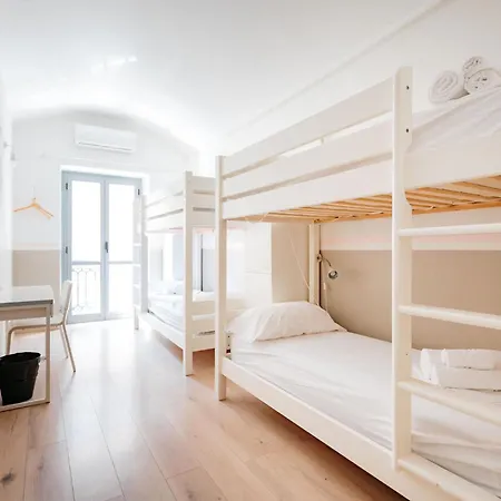 Hotel Tomato Backpackers