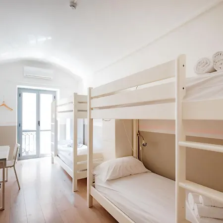 Hotel Tomato Backpackers