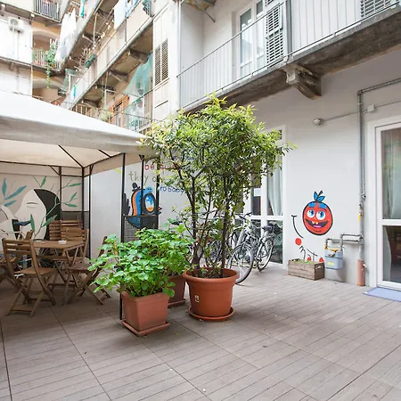 Tomato Backpackers 2*