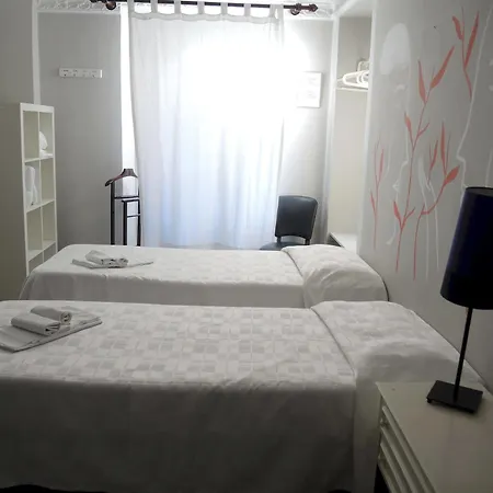 Tomato Urban Retreat 2*