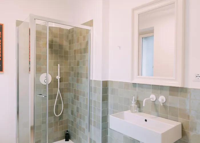 Tomato Urban Retreat 2*