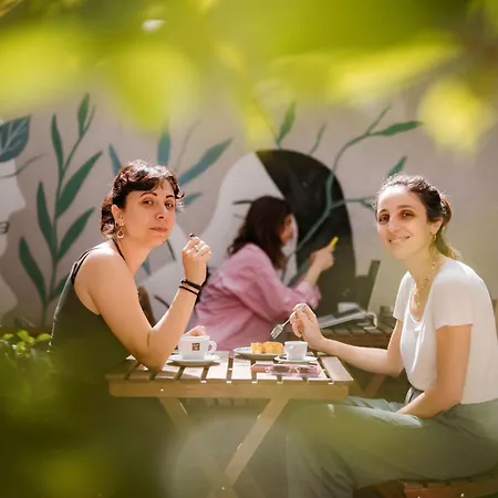 Tomato Urban Retreat Отель 2*