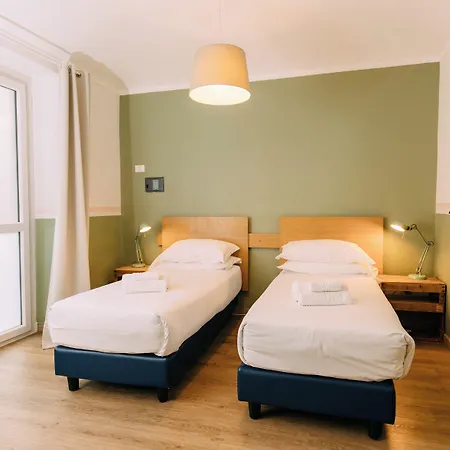 Tomato Urban Retreat Hotel 2*