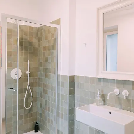 Tomato Urban Retreat 2*